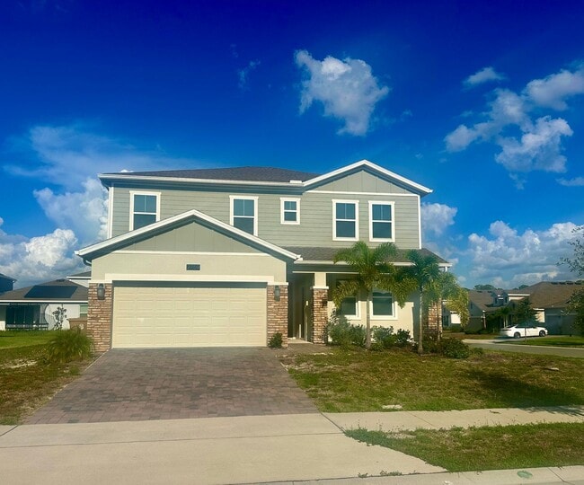 Building Photo - Spacious 4 bedroom 2.5 Bath, Fully Furnish... Rental