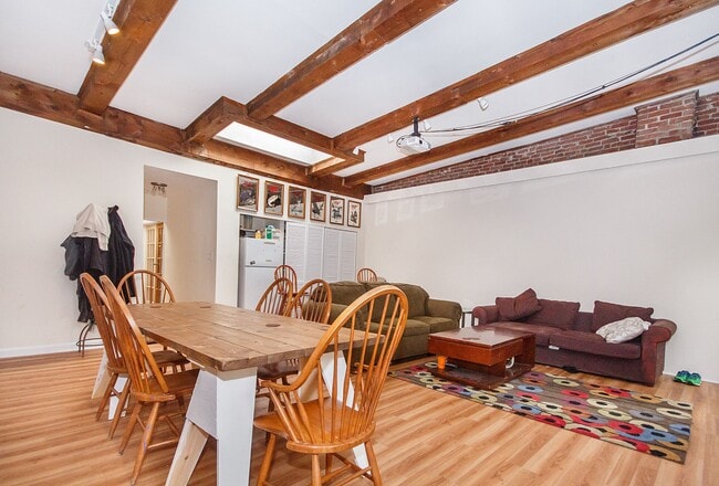 Building Photo - 29 St Mary's St