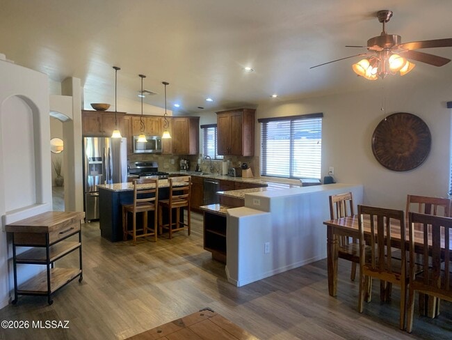 Photo - 2514 E Petroglyph Ln