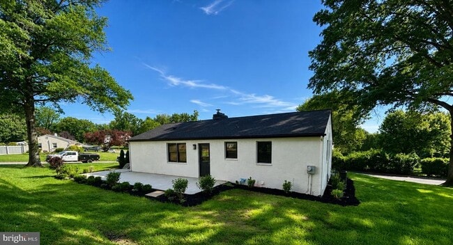800 Falcon Ln