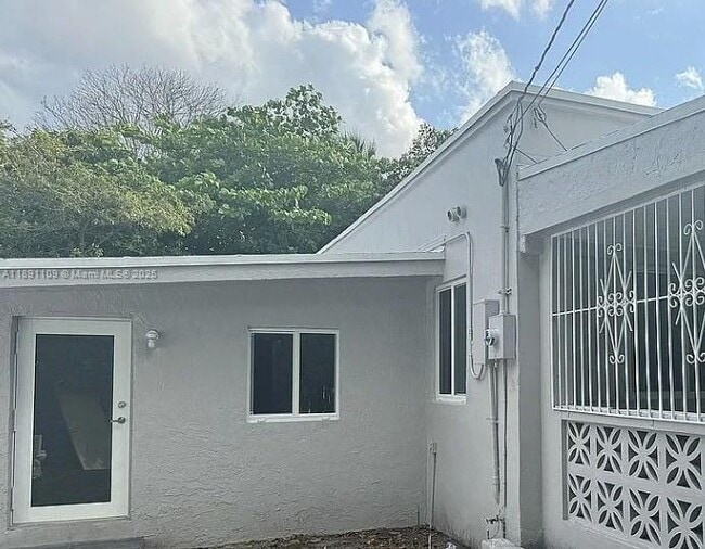 Photo - 858 NW 29th Terrace