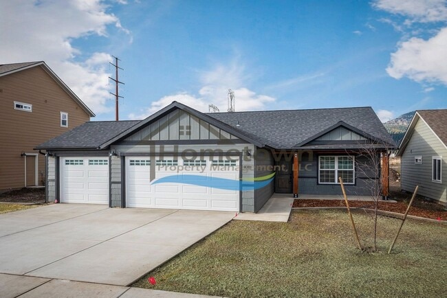 Building Photo - 3-Bedroom, 2-Bathroom Home with 3-Car Gara...