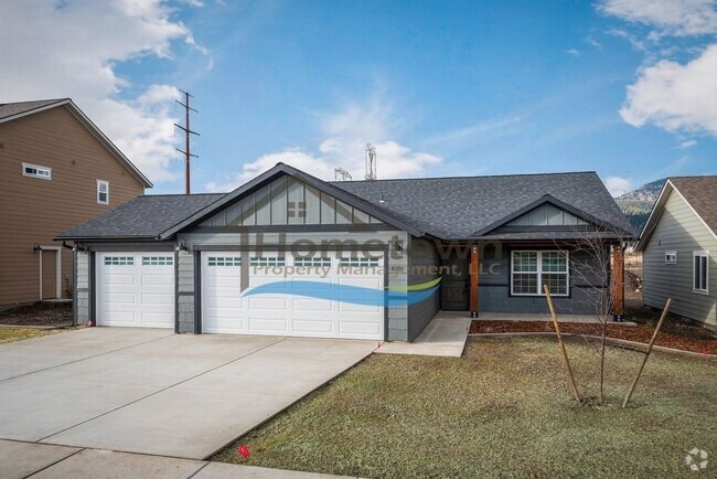 Building Photo - 3-Bedroom, 2-Bathroom Home with 3-Car Gara...