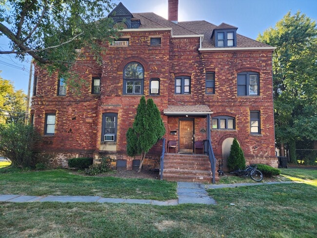 Building Photo - 720 Madison Ave Unit 3