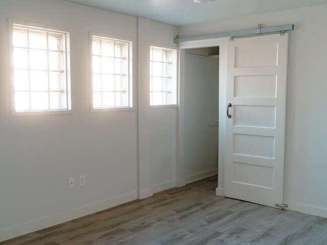 bedroom - 2500 S Van Buren St Unit Rear Apt