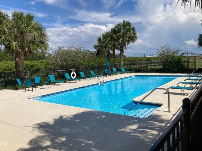 1450 Las Villas Blvd