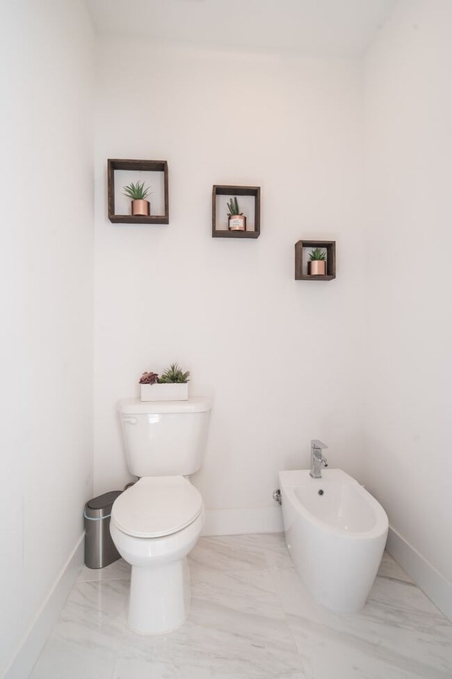 Building Photo - 3900 SW 69th Ave Rental