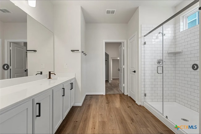 Photo - 209 Villars Dr