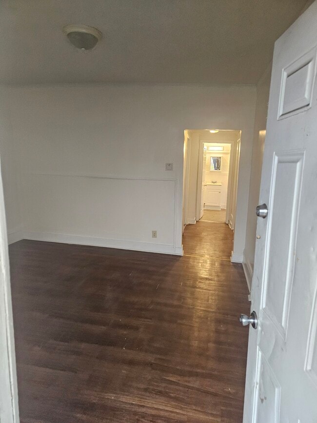 Photo - 707 Washington St W