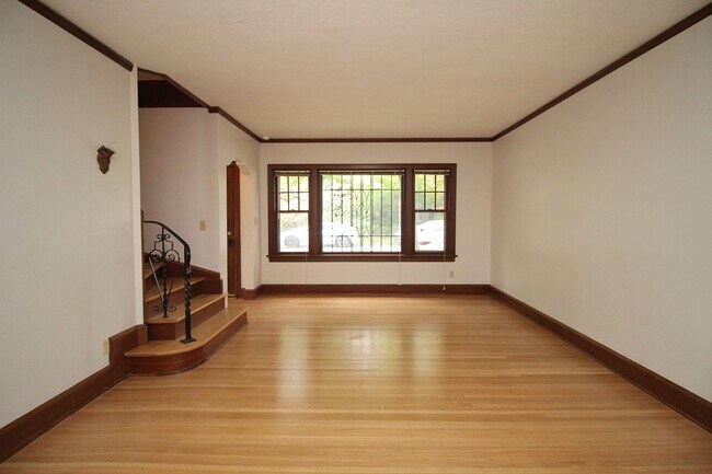 Photo - 2904-2914 SE Washington St & 606 SE 29th Ave Unidad 606