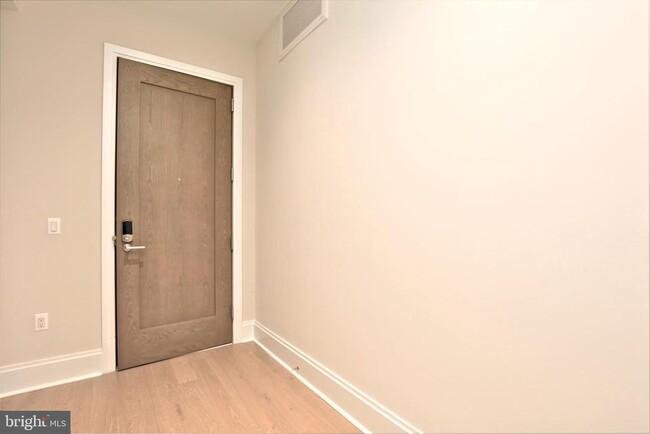 Building Photo - 7887 Jones Branch Dr Unit 1302