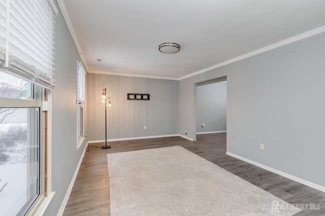 Photo - 45 Stratford Ln