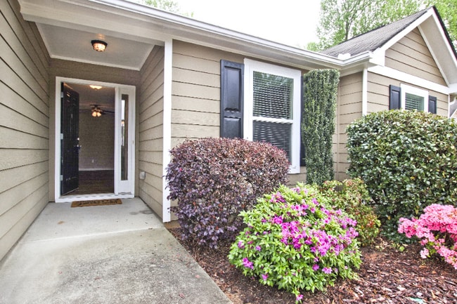 Photo - 620 Walnut Woods Dr