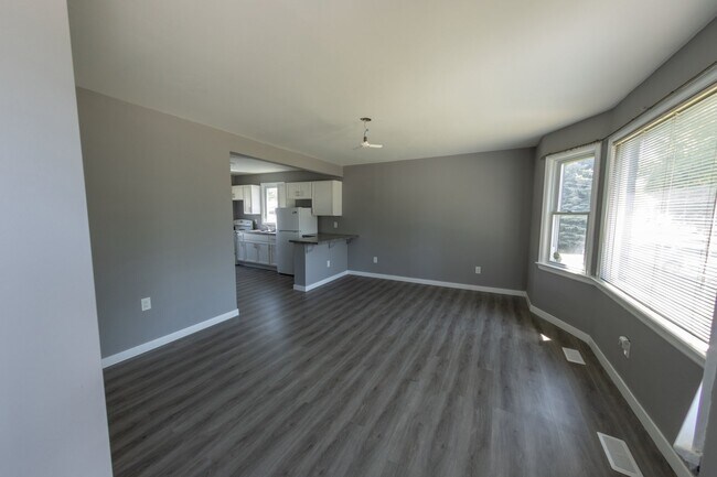 Photo - 360 Avondale Rd Unité Main