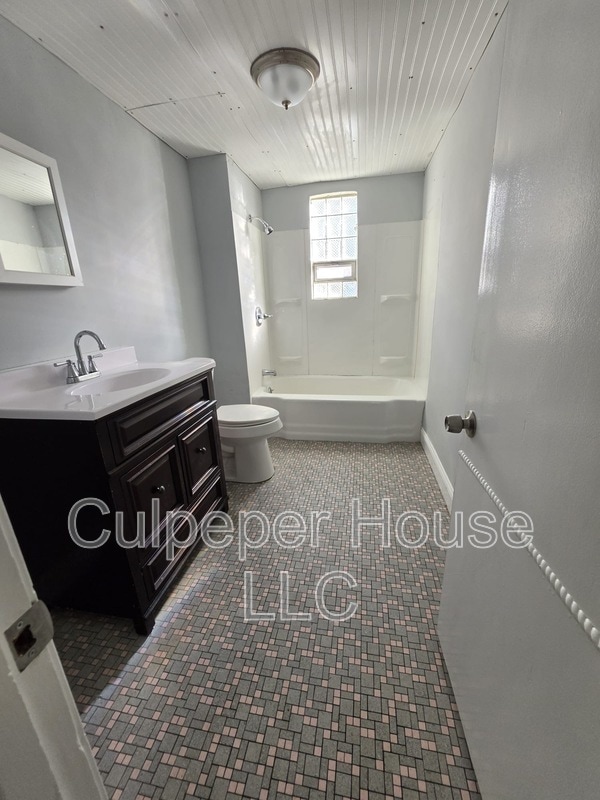 Photo - 2207 W Laskey Rd Unit Upper