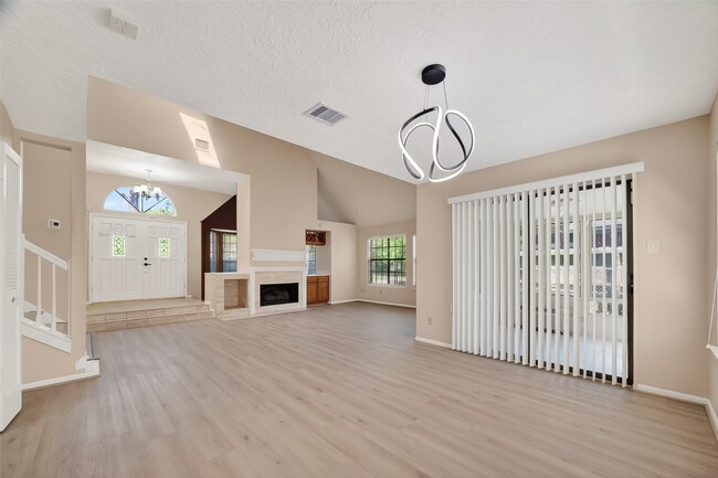 Photo - 814 Heathgate Dr