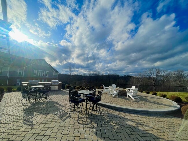 FIREPIT | GRILLING AREA - South Fork Village