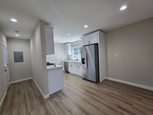 Photo - Newly Renovated 2023!! 4BD/2BA (Lease out,...