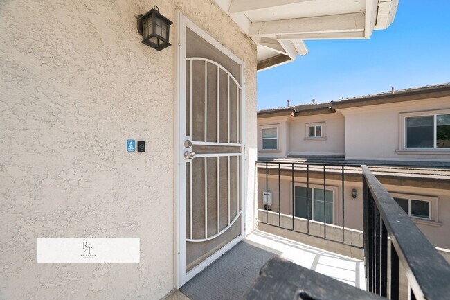 5934 1/2 Alessandro Ave