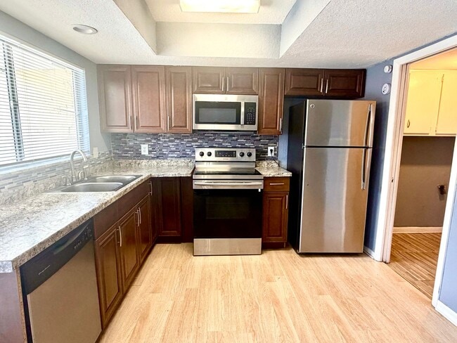 Photo - 2203 Silver Pines Pl