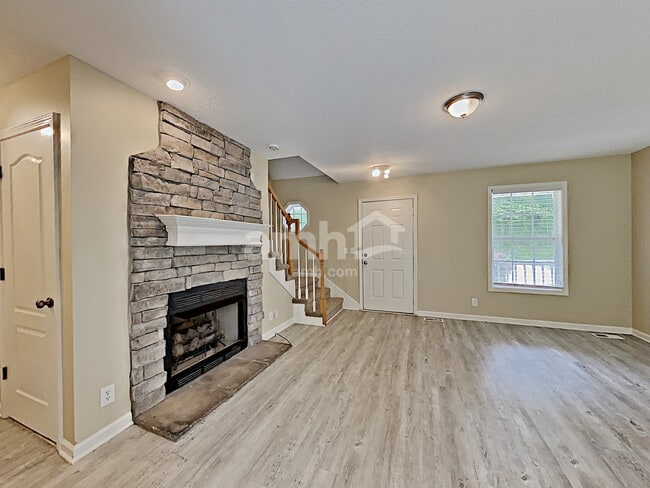 Photo - 1733 Needmore Rd