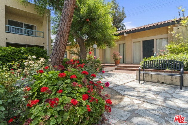 Building Photo - 18307 Burbank Blvd Unit 325