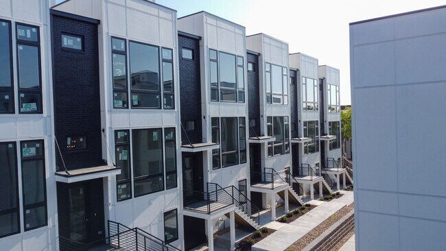 Photo - 910 Youngs Ln