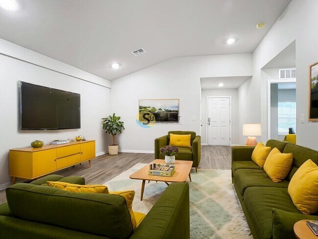 Photo - 177 Lomond Dr