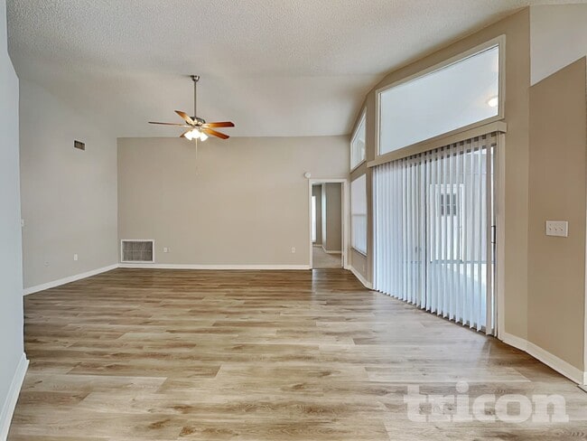 Photo - 914 Whisper Lake Dr