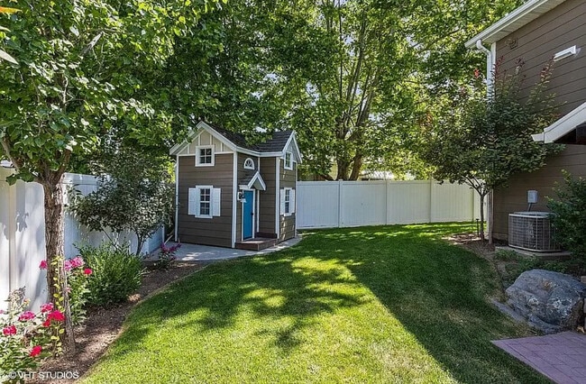 Photo - 31 W Mutton Hollow Rd