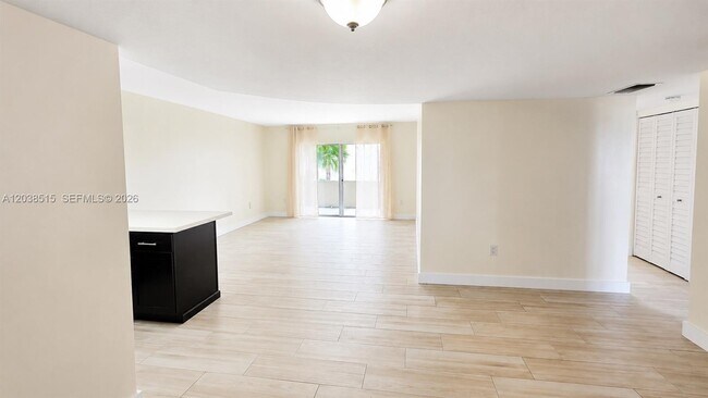 Photo - 6904 N Kendall Dr Unit F305