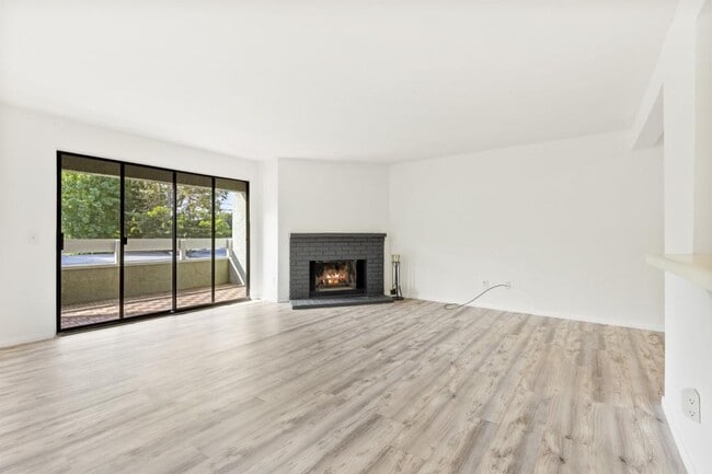 Photo - 1040 E Washington Ave