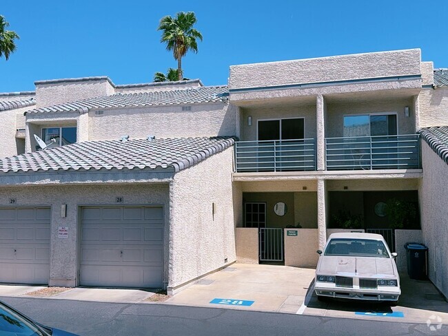 Building Photo - 2 bedroom 2.5 bath 1 garage 1 carport town... Rental