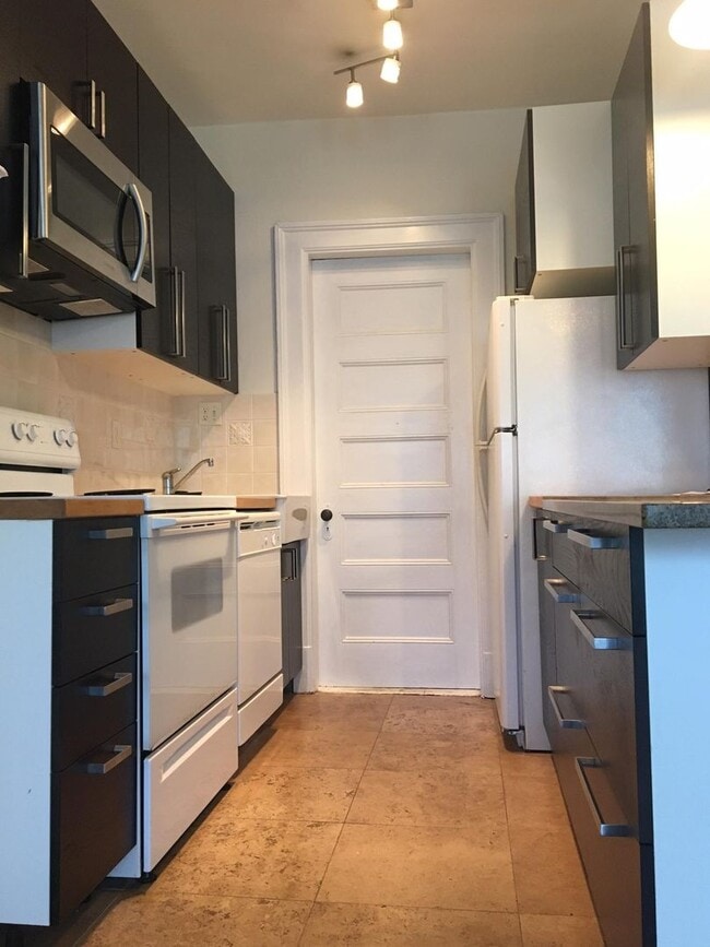 Photo - Great 1bed / 1bath in Fenway/Kenmore available 9/1/2026 no broker fee heat and hot water included