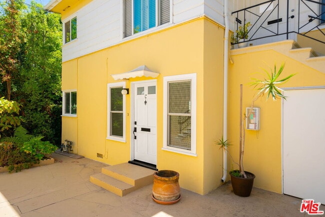 Building Photo - 601 9th St Unit C Rental