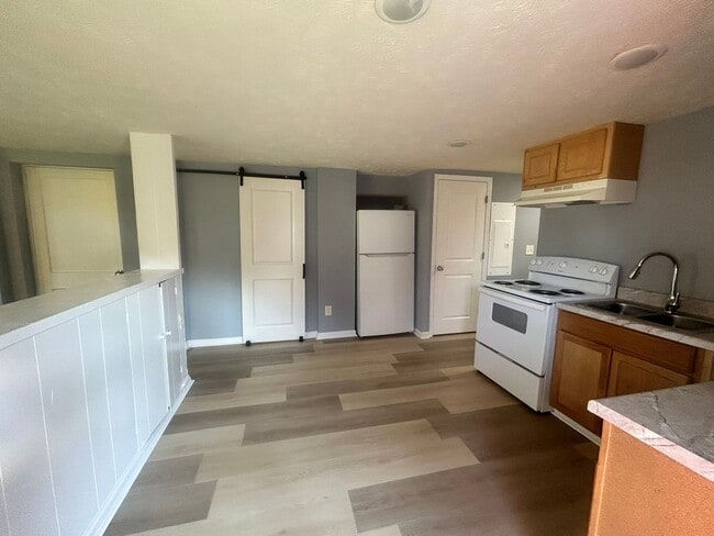 Photo - 2218 Murchison Rd