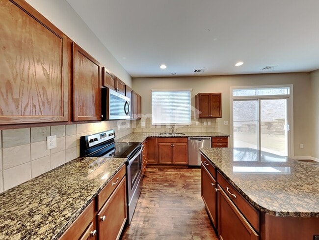 Photo - 804 Commerce Trl