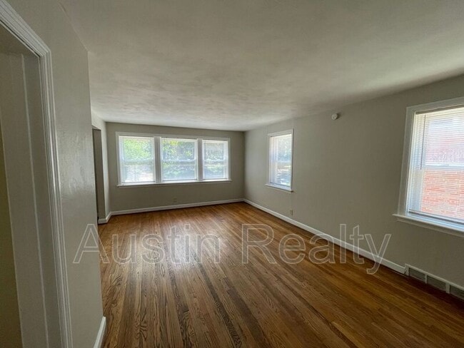 Photo - 7215 Amherst Ave