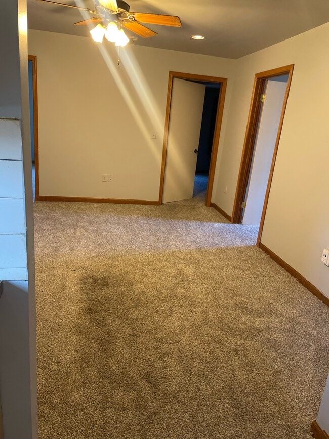 Building Photo - 1201 Dr Martin Luther King Dr Unit Upper Rental