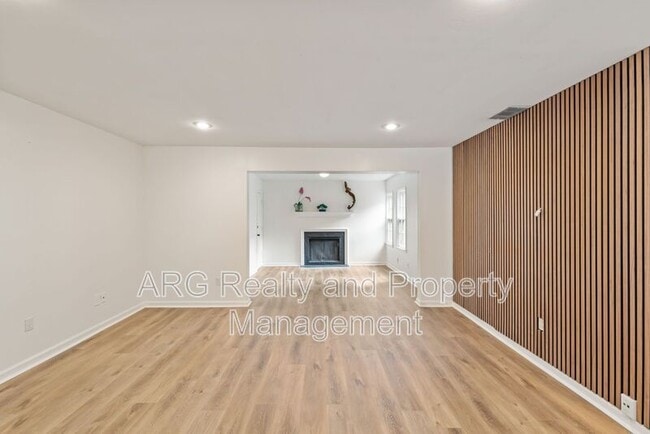 Photo - 128 Lablanc Way NW