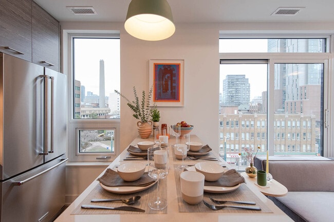 Photo - 484 Spadina Ave.