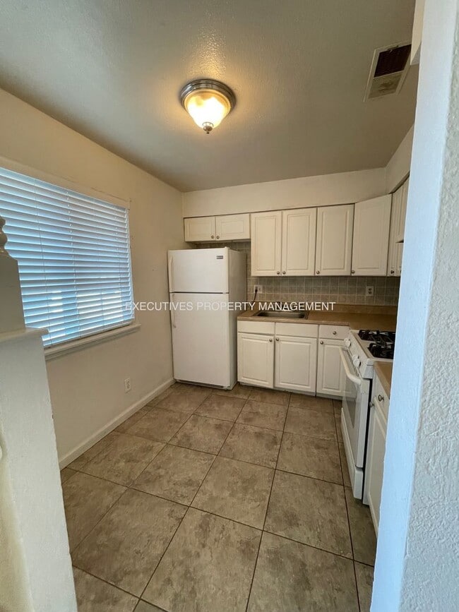 Photo - 6912 Hall Blvd