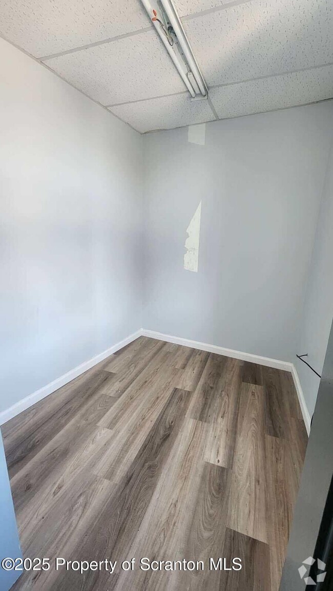 Building Photo - 102 S Main Ave Rental