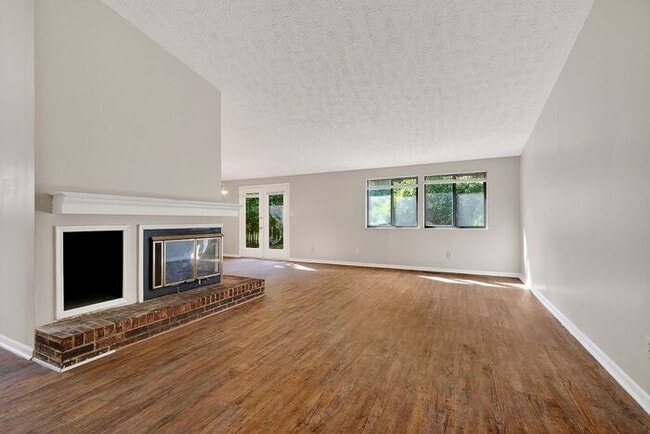 Photo - Beautifully Home with Large Backyard & 2-Car Garage in York Subdivision