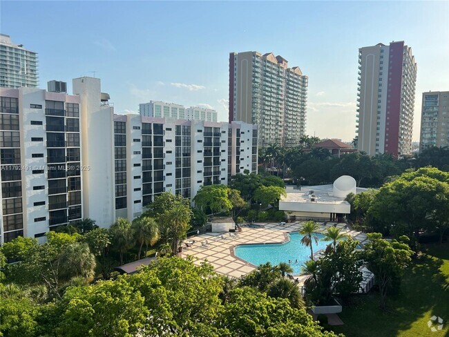 Building Photo - 17011 N Bay Rd Unit 816 Rental