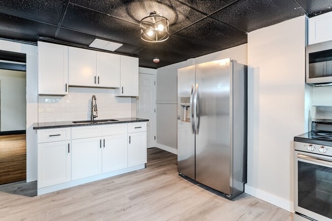 Building Photo - 108-110 Northampton Ave Unit Apt 1