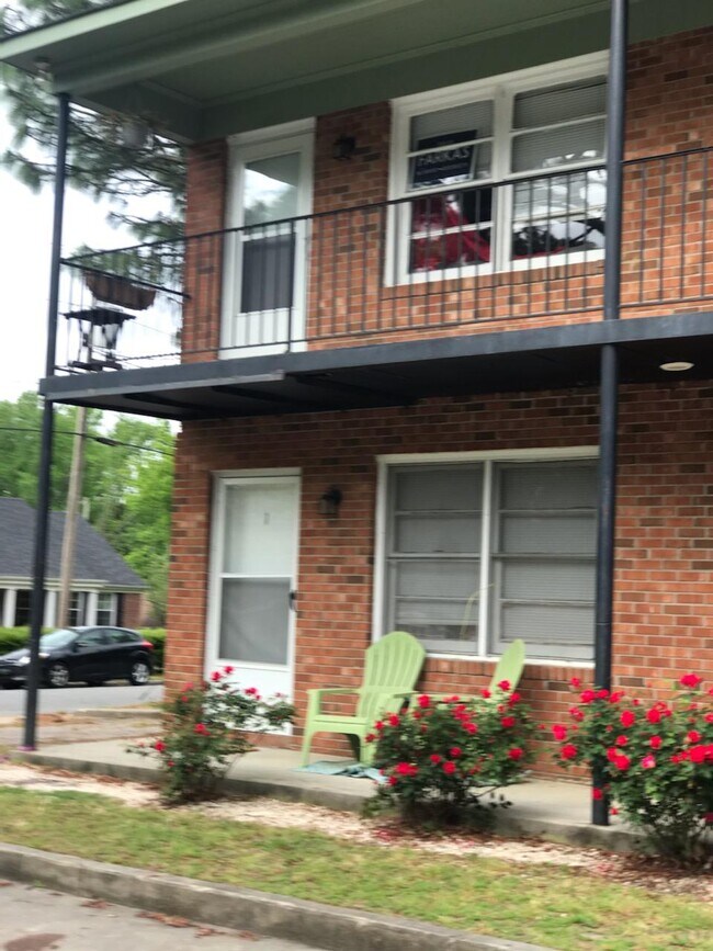 Outside - 1803 E 6th St Unit 8