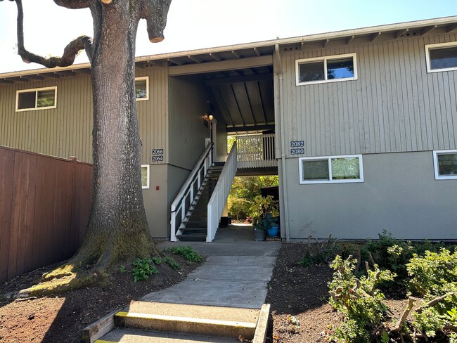 Updated 2 bedroom 1 bathroom upstairs condo! - Updated 2 bedroom 1 bathroom upstairs condo!