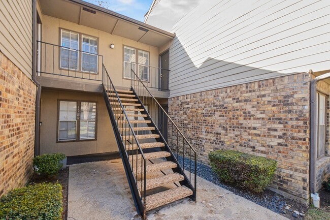 Building Photo - 5300 Keller Springs Rd Unit 2079