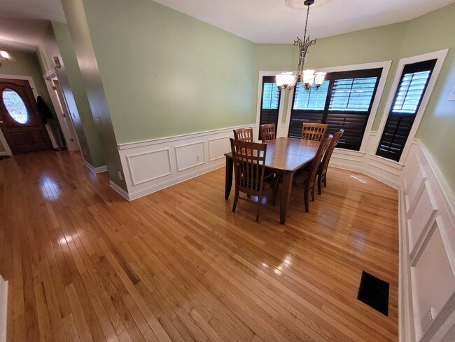 Photo - $4200 - 4 Bed / 2.5 Bath Single Family Home in Merrimack on a Cul-de-sac!